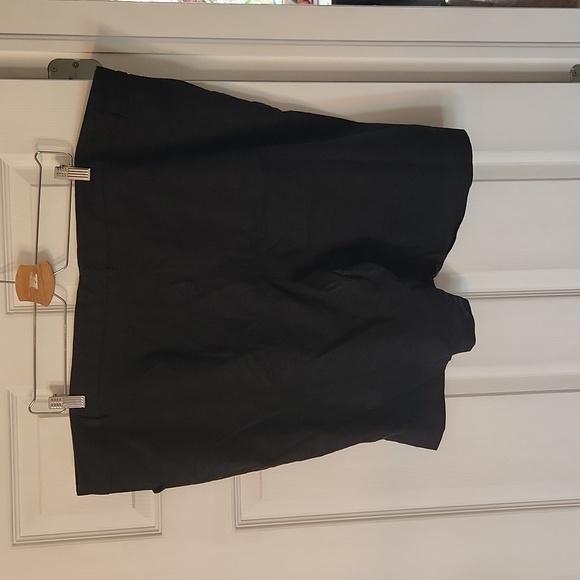 Black Short - Picture 2 of 3